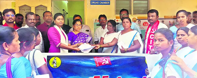 జీతాలివ్వకపోతే ఎలా బతకాలి? 