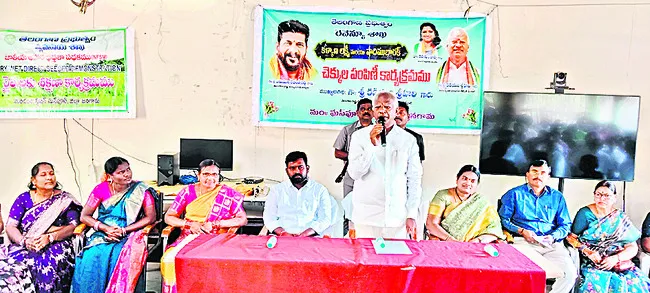 కేసీఆర్‌ను జాతిపిత అనడం సిగ్గుచేటు
