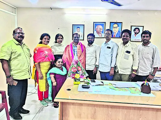 నక్కపల్లి సబ్‌ రిజిస్ట్రార్‌ నరసింహమూర్తికి పదోన్నతి 