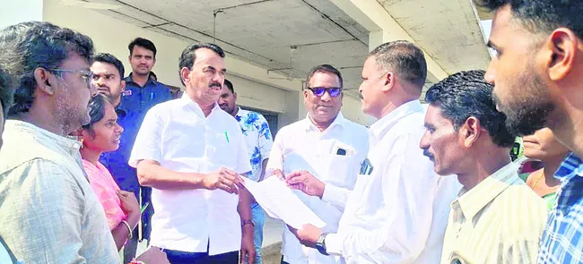 ఉద్యోగం.. ప్రశ్నార్థకం! 