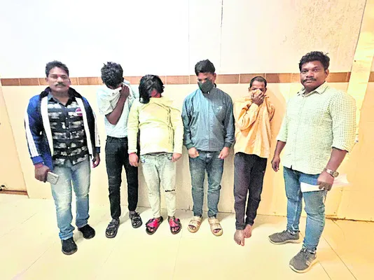 గంజాయితో పట్టుబడిన నలుగురిపై కేసు