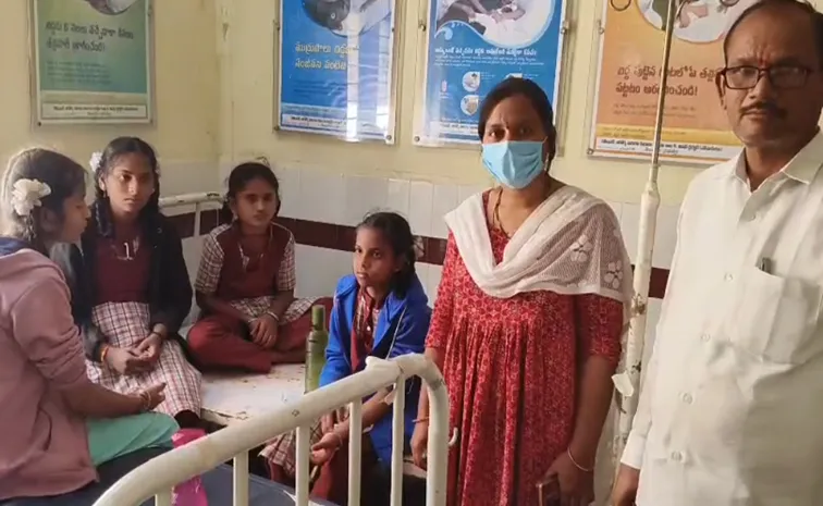 TG: ఫుడ్‌ పాయిజన్‌.. 25 మంది విద్యార్థులకు అస్వస్థత