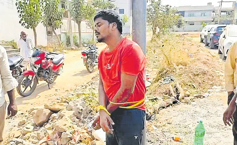 విద్యార్థినిపై ప్రేమోన్మాది దాడి