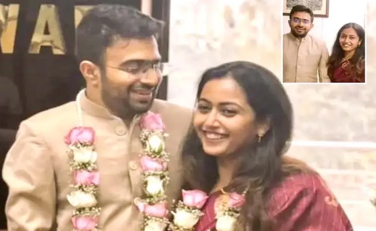 IAS Couple simple wedding ceremony at the Collectors Court in Alwar