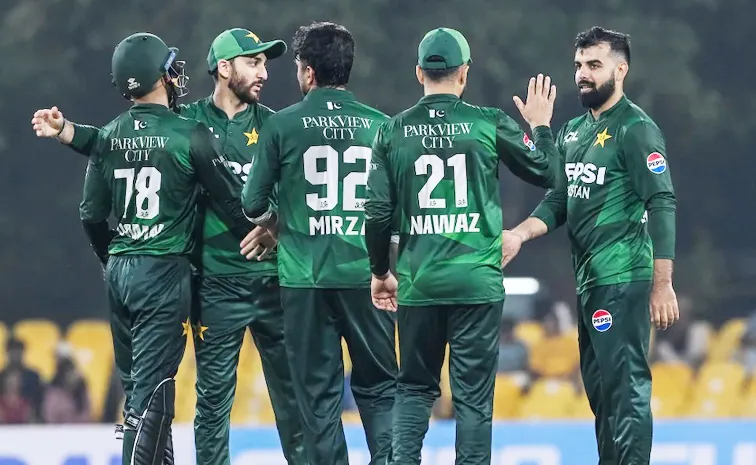 పాకిస్తాన్‌ క్రికెటర్లకు భారీ షాక్‌!