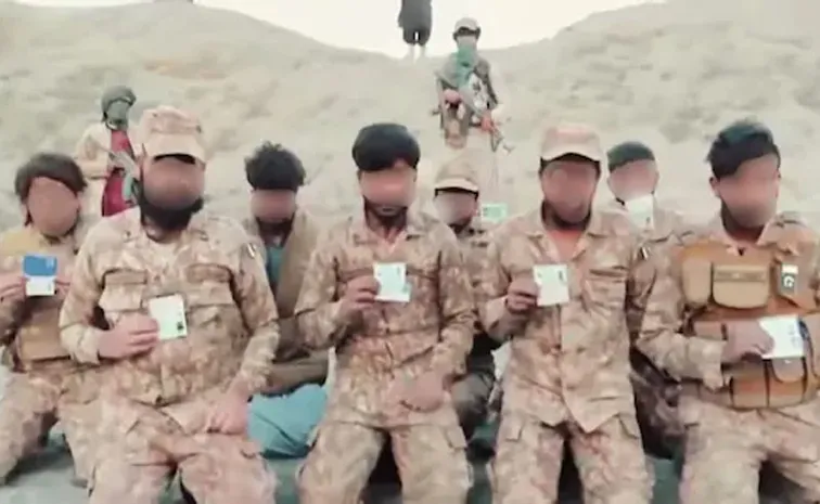 పాకిస్థాన్‌ సైనికుల్ని కిడ్నాప్‌ చేసిన బలోచ్‌ లిబరేషన్‌ ఆర్మీ