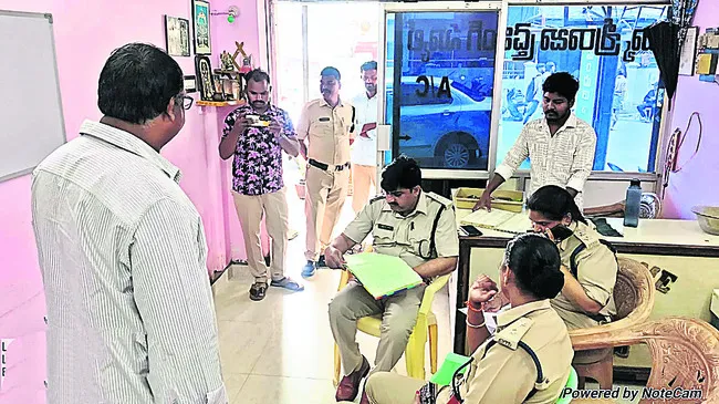 డ్రైవింగ్‌ స్కూళ్ల దందాపై.. రవాణా శాఖ కొరడా