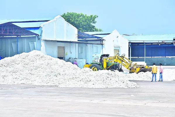 సీసీఐ కొనుగోళ్లు బంద్‌