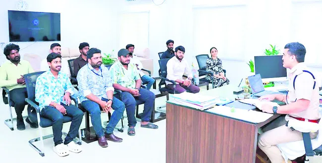 సైబర్‌ నేరాలను నియంత్రించాలి 