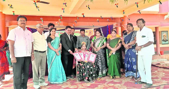 తెలుగు బుక్‌ ఆఫ్‌ రికార్డ్స్‌లో జాగృతి 