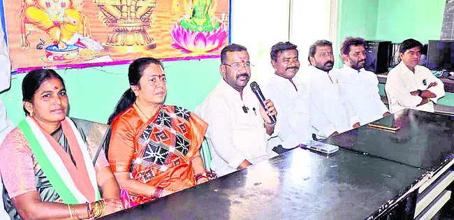 గుడిసెల తొలగింపు వినయ్‌భాస్కర్‌ పనే..