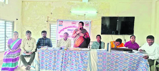 ఉపాధి పనుల్లో పారదర్శకత తప్పనిసరి