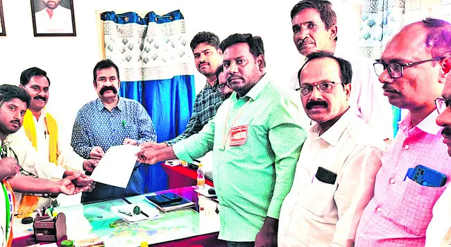 మంగళగిరిలో  రేపు చేనేత గర్జన 