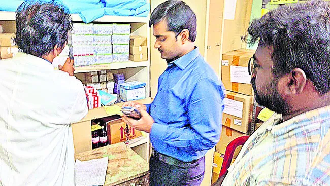 పీహెచ్‌సీని తనిఖీ చేసిన జేసీ