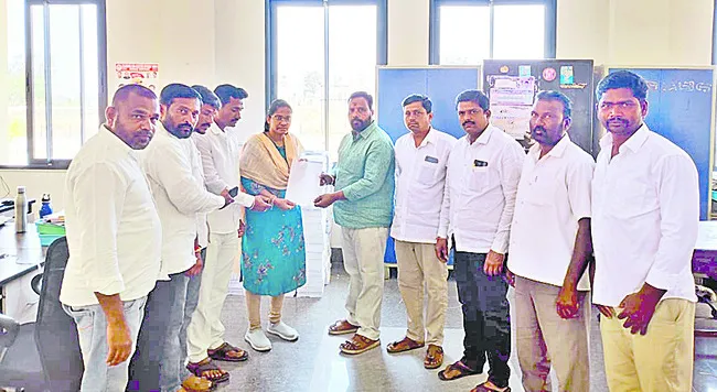 పెండింగ్‌ బిల్లులు చెల్లించండి