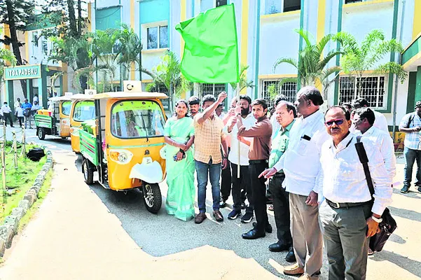 ఈ–ఆటోలు ప్రారంభం 