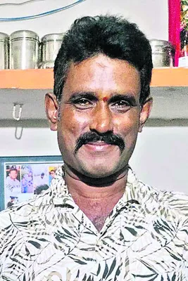 విద్యుత్‌ షాక్‌తో ట్రాలీ డ్రైవర్‌ మృతి