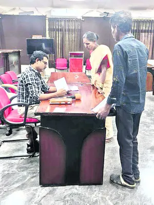 పీజీఆర్‌ఎస్‌కు ఆరు అర్జీలు 