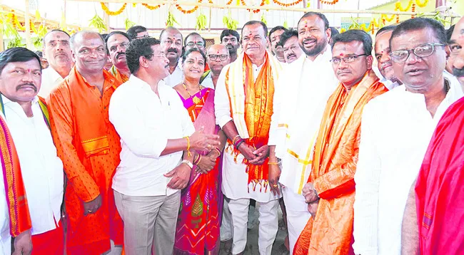 ఆలయాల అభివృద్ధికి సహకారం 