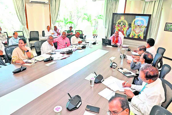 తిరుమలలో వేసవి రద్దీకి విస్తృత ఏర్పాట్లు 