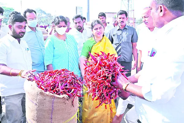 మార్కెట్‌లో మెరుగైన సౌకర్యాలు కల్పించాలి