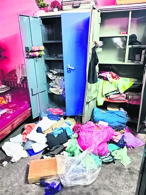 సింగరేణి క్వార్టర్‌లో చోరీ..
