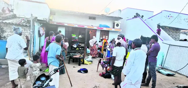 ఆటో కొనుకునేందుకు తెచ్చిన రూ.3 లక్షలు బూడిద 