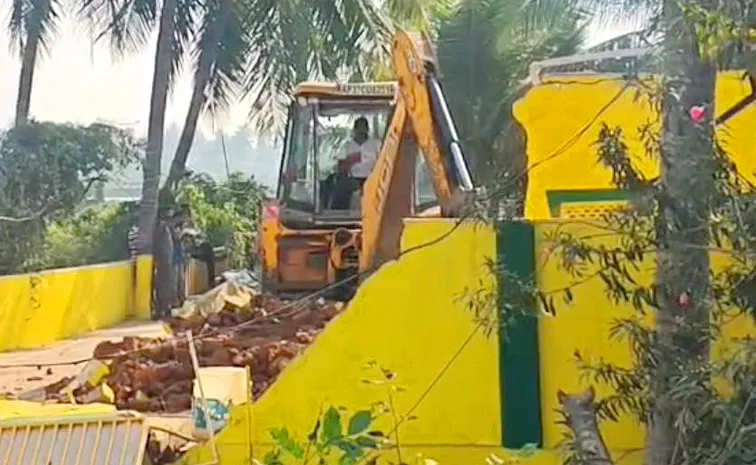 TDP Leader Venkateshwar Raju House Demolish At Undi Constituency