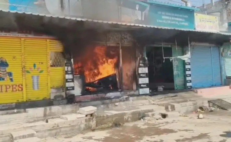 Fire breaks out at Nalgonda automobile shop