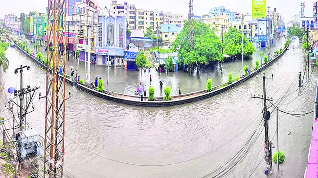 కంపు.. ముంపు ముప్పు!