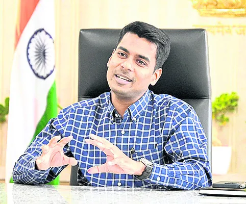 అనుదీప్‌ దురిశెట్టి, ఐఏఎస్‌, కలెక్టర్‌ ఖమ్మం