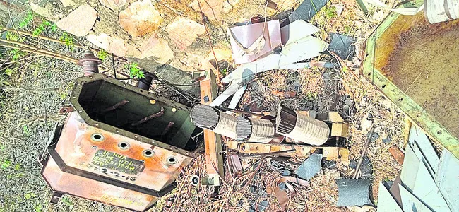 ట్రాన్స్‌ఫార్మర్‌ ధ్వంసం చేసిన దుండగులు