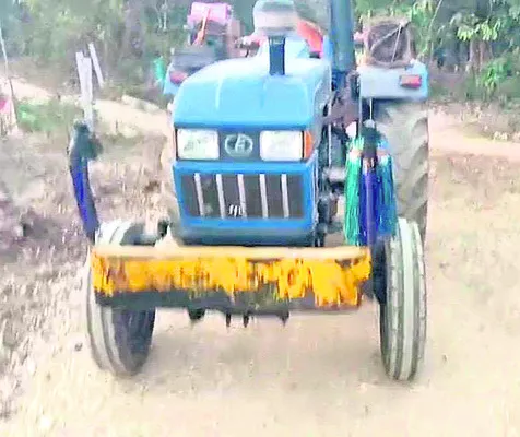 ఇసుక ట్రాక్టర్‌ పట్టివేత
