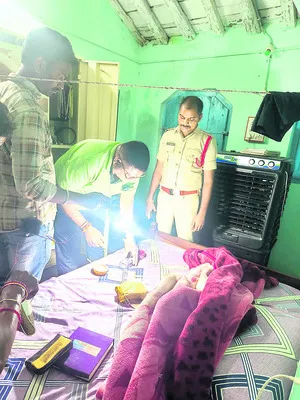 పట్టపగలే చోరీ
