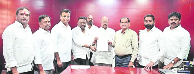 చైర్మన్‌ ఫలితాన్ని ప్రకటించండి 