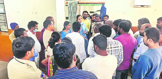 పసిపాపను తెచ్చి ఇవ్వండి 