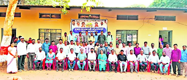 గ్రామాలను ఆదర్శంగా తీర్చిదిద్దాలి