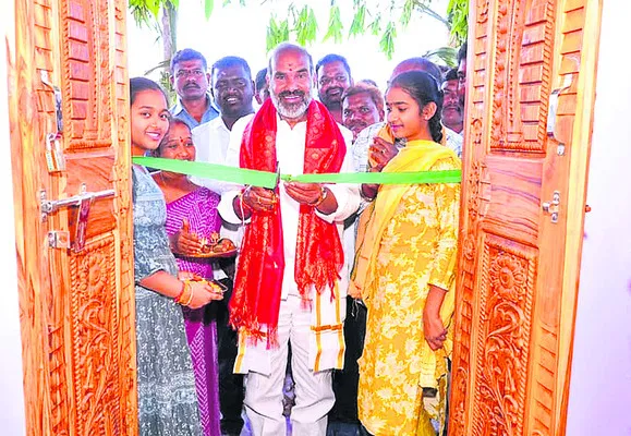 పేదల సొంతింటి కల తీరుతోంది