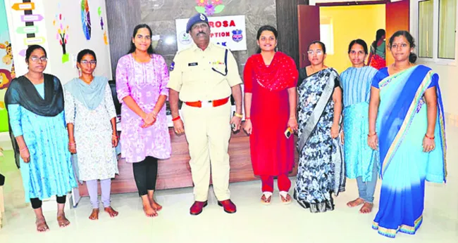 బాధితులకు అండగా ఉండాలి