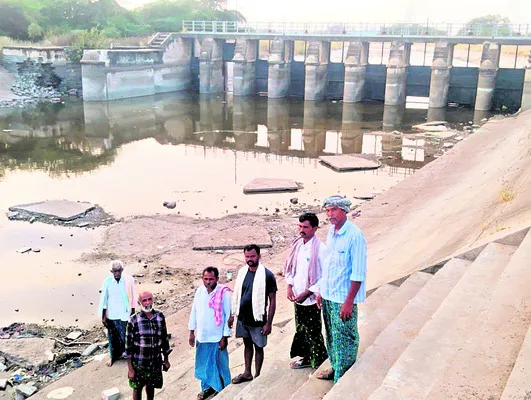 సాగునీరు ఇవ్వకుంటే ఆత్మహత్యలే శరణ్యం