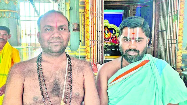 మందిరం ట్రస్టీ సభ్యులు వీరే.. 
