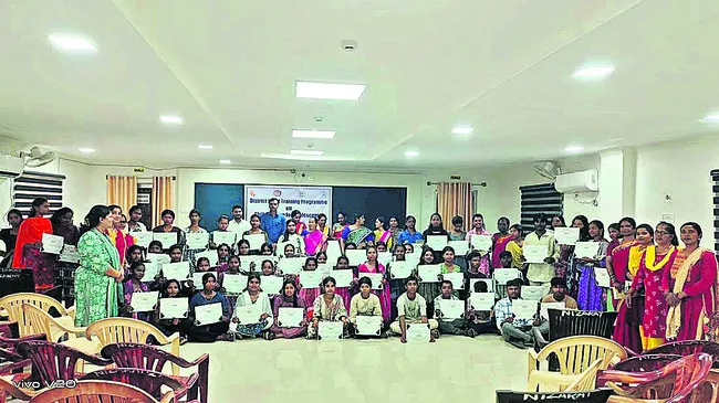 నైపుణ్యాలు అలవర్చుకోవాలి