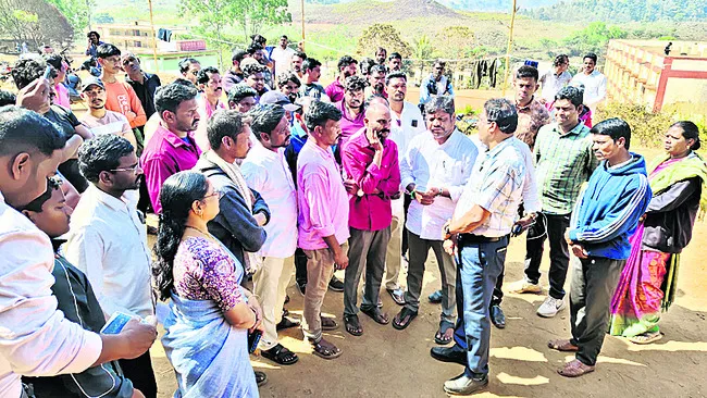 అధికారుల నిర్లక్ష్యంతోనే గిరిజన విద్యార్థుల మరణాలు