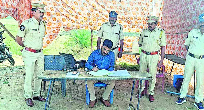 సరిహద్దు చెక్‌పోస్టు తనిఖీ 