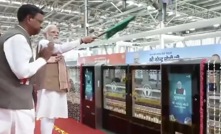 మీరట్ మెట్రోను ప్రారంభించిన ప్రధాని మోదీ