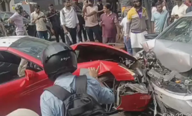 జూబ్లీహిల్స్‌: బాలకృష్ణ ఇంటి దగ్గర కారు బీభత్సం