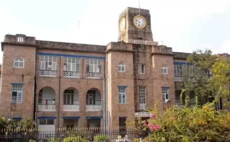 విశాఖ కేజీహెచ్‌లో శిశు మృతదేహం కలకలం