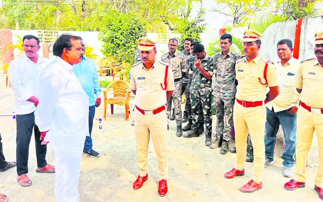 అరాచకాలను ప్రశ్నిస్తే గృహ నిర్బంధాలా..?