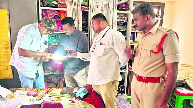 మైస్‌ విల్లాస్‌లో దొంగల హల్‌చల్‌ 
