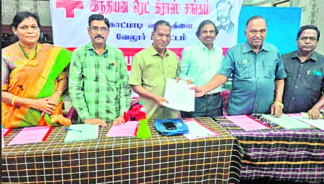 మినీ అంబులెన్స్‌ సేవలు ప్రారంభం 